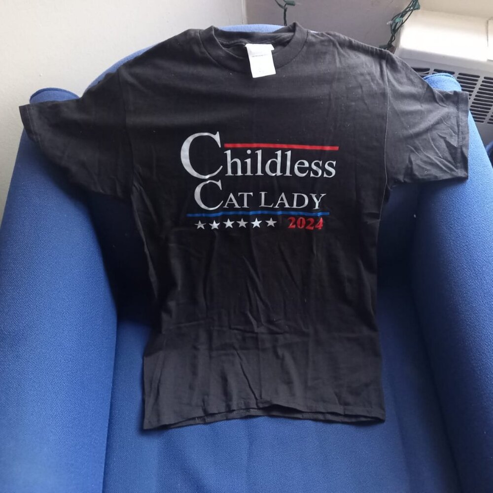 Childless cat lady T-shirt 2024, small, NEW